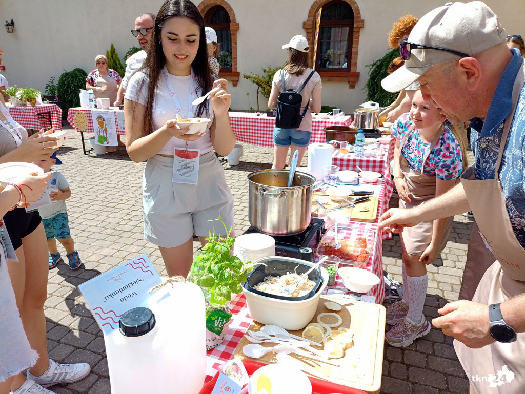 Barszcz chrzanowy najsmaczniejszy na Festiwalu Zup w Niekłaniu [wideo, zdjęcia]