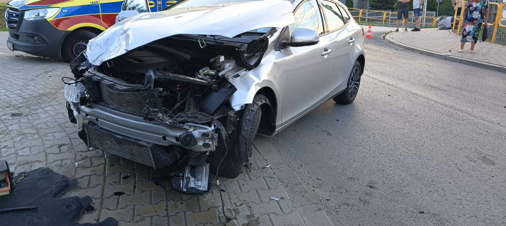 Kolizja BMW z Volvo w Smykowie