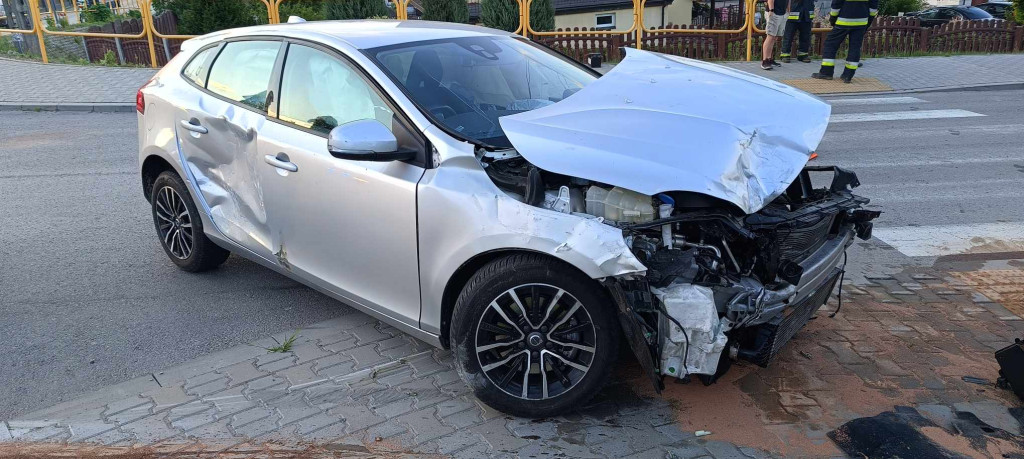 Kolizja BMW z Volvo w Smykowie
