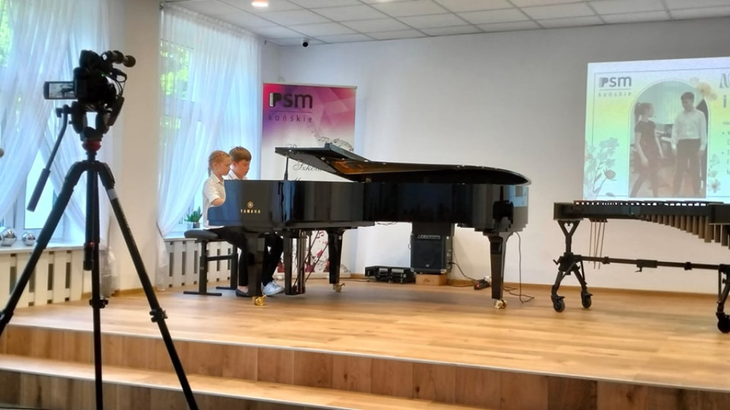 Zagrali dla mamy i taty. Piękny koncert w Szkole Muzycznej [wideo, zdjęcia]