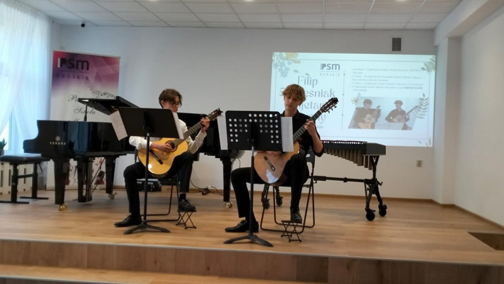 Zagrali dla mamy i taty. Piękny koncert w Szkole Muzycznej [wideo, zdjęcia]