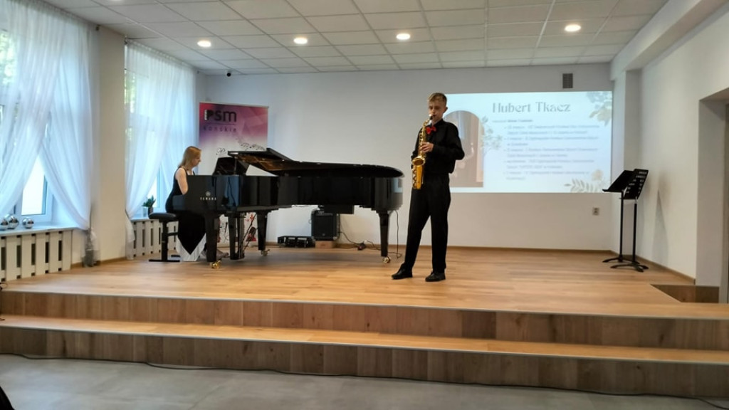 Zagrali dla mamy i taty. Piękny koncert w Szkole Muzycznej [wideo, zdjęcia]
