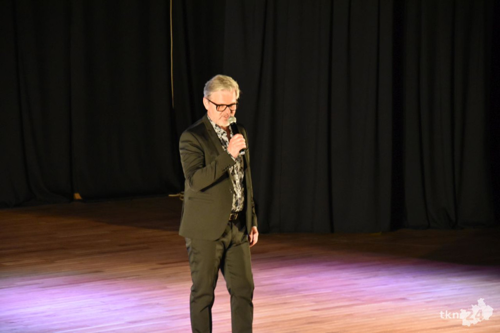 Paweł Stasiak z Papa Dance wystąpił dla mam w Końskich [wideo, zdjęcia]