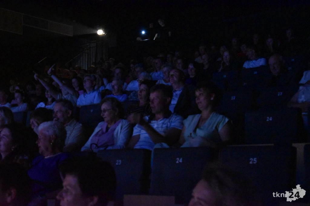 Paweł Stasiak z Papa Dance wystąpił dla mam w Końskich [wideo, zdjęcia]