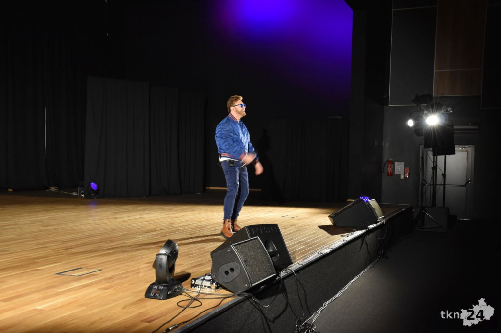 Paweł Stasiak z Papa Dance wystąpił dla mam w Końskich [wideo, zdjęcia]