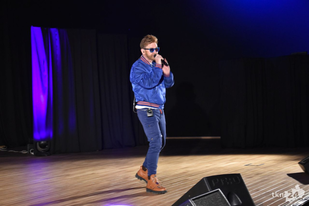 Paweł Stasiak z Papa Dance wystąpił dla mam w Końskich [wideo, zdjęcia]