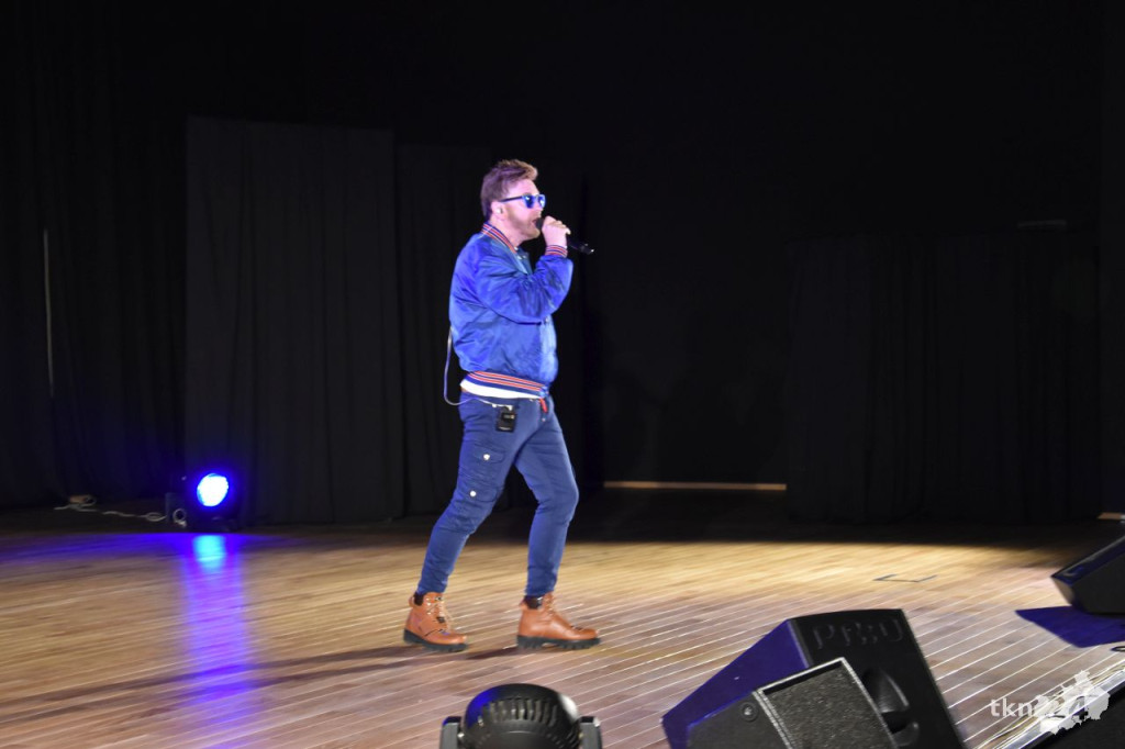 Paweł Stasiak z Papa Dance wystąpił dla mam w Końskich [wideo, zdjęcia]