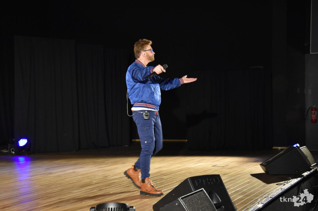 Paweł Stasiak z Papa Dance wystąpił dla mam w Końskich [wideo, zdjęcia]