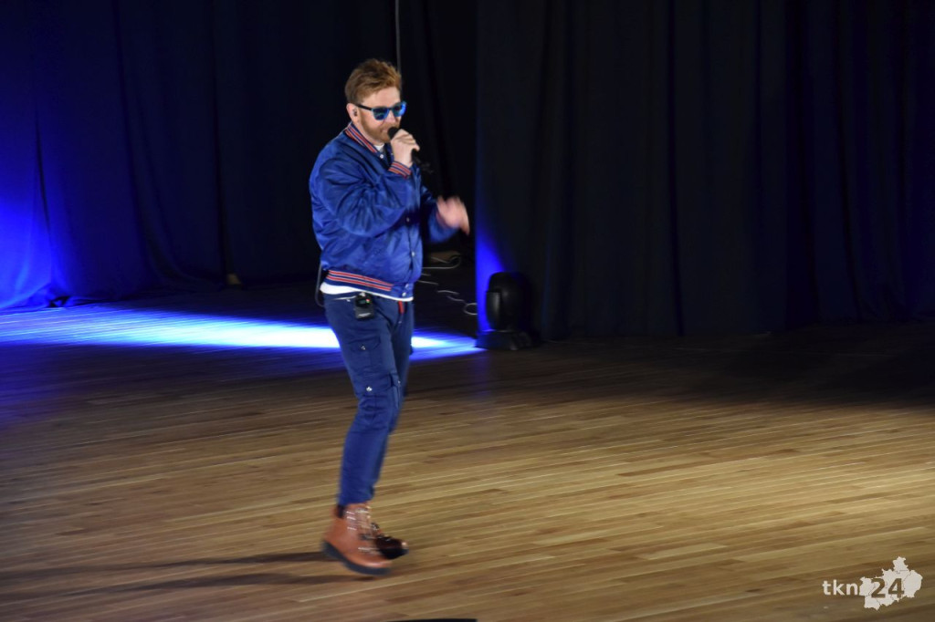 Paweł Stasiak z Papa Dance wystąpił dla mam w Końskich [wideo, zdjęcia]