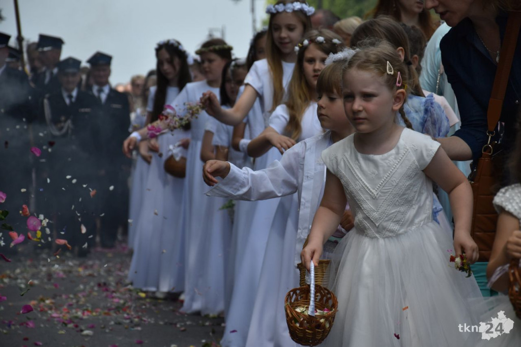 Boże Ciało 2024 w Końskich [wideo, zdjęcia]