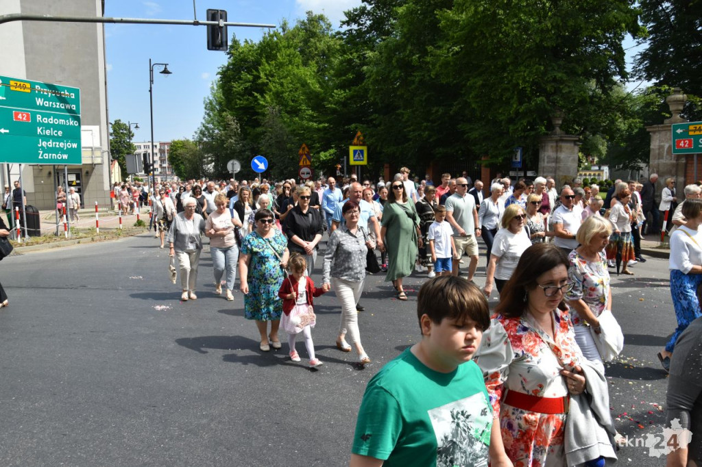 Boże Ciało 2024 w Końskich [wideo, zdjęcia]