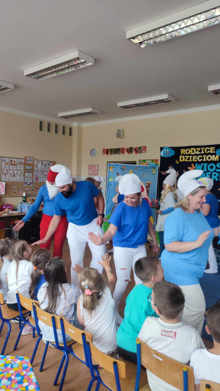 Dorośli wystąpili dla dzieci. Niespodzianka na Dzień Dziecka [zdjęcia]