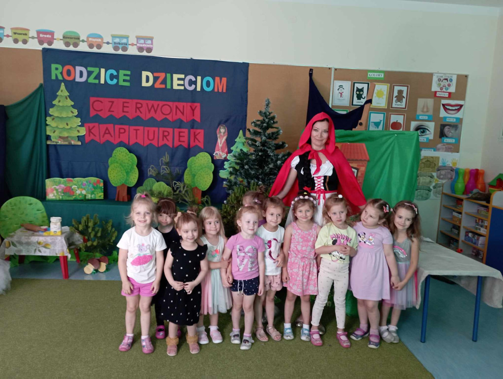 Dorośli wystąpili dla dzieci. Niespodzianka na Dzień Dziecka [zdjęcia]