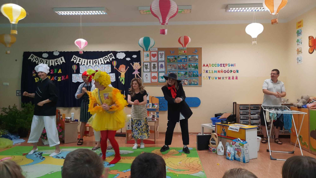 Dorośli wystąpili dla dzieci. Niespodzianka na Dzień Dziecka [zdjęcia]