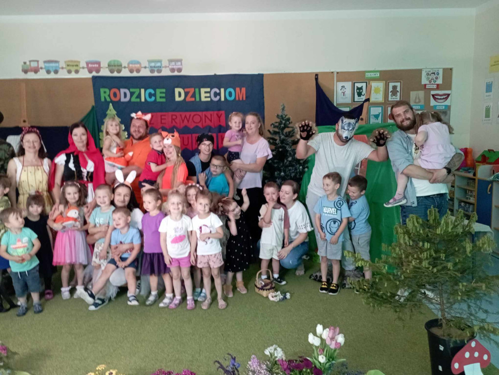 Dorośli wystąpili dla dzieci. Niespodzianka na Dzień Dziecka [zdjęcia]