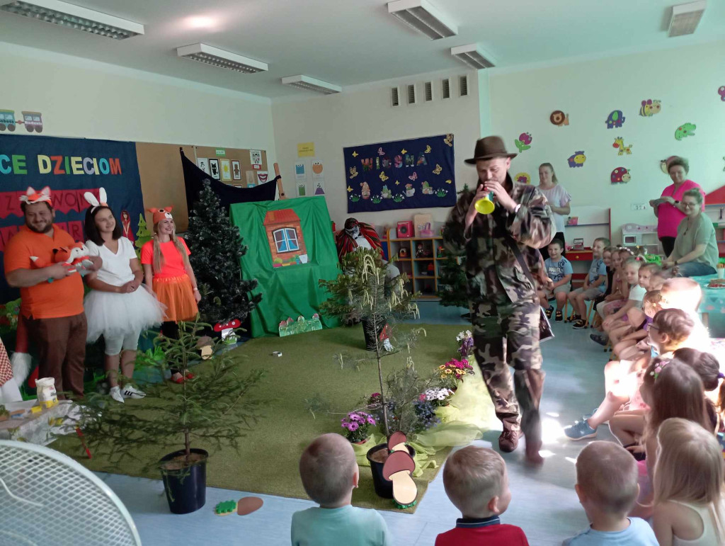 Dorośli wystąpili dla dzieci. Niespodzianka na Dzień Dziecka [zdjęcia]