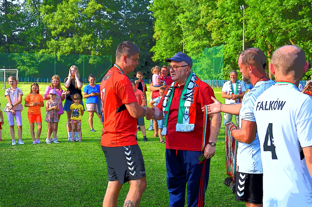 Koniec grania w B Klasie! GLKS Fałków z awansem [zdjęcia]