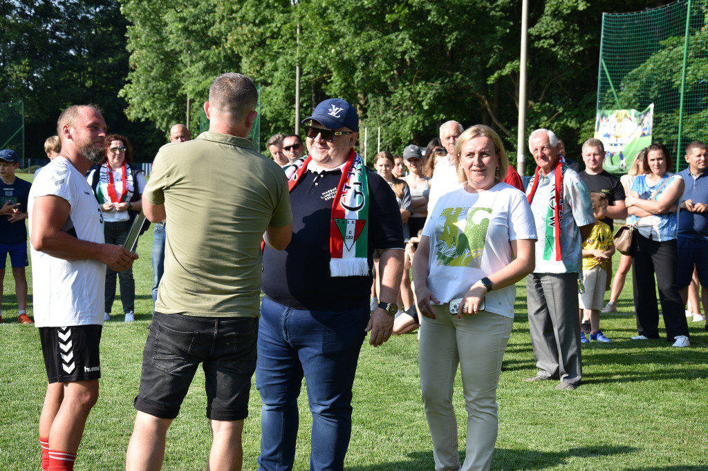 Koniec grania w B Klasie! GLKS Fałków z awansem [zdjęcia]