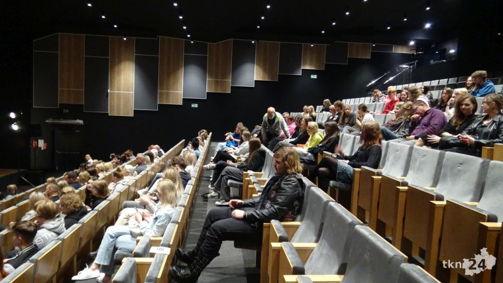 Bogowie Niczego na deskach Koneckiego Centrum Kultury [wideo, zdjęcia]