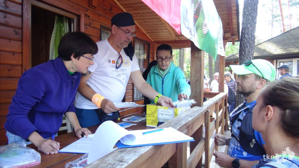 Trwa 32. Konecki Maraton Pieszy [wideo, zdjęcia]