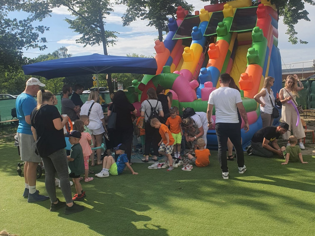 Radosny piknik rodzinny w przedszkolu Bajkowa Kraina [wideo, zdjęcia]