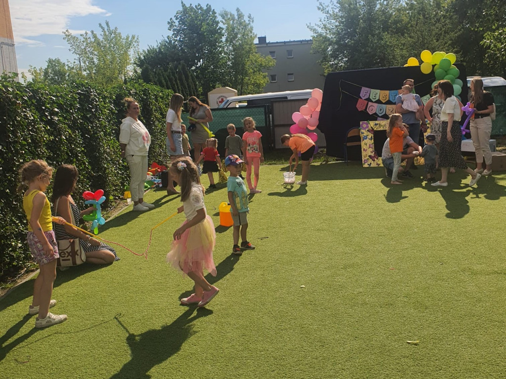 Radosny piknik rodzinny w przedszkolu Bajkowa Kraina [wideo, zdjęcia]