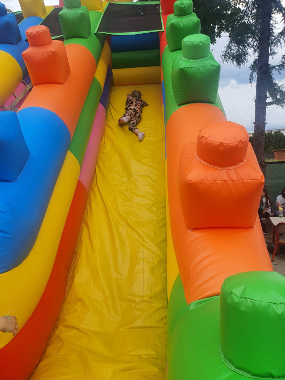 Radosny piknik rodzinny w przedszkolu Bajkowa Kraina [wideo, zdjęcia]