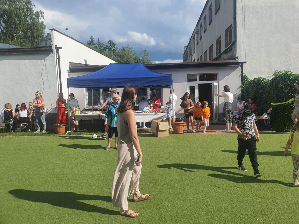 Radosny piknik rodzinny w przedszkolu Bajkowa Kraina [wideo, zdjęcia]