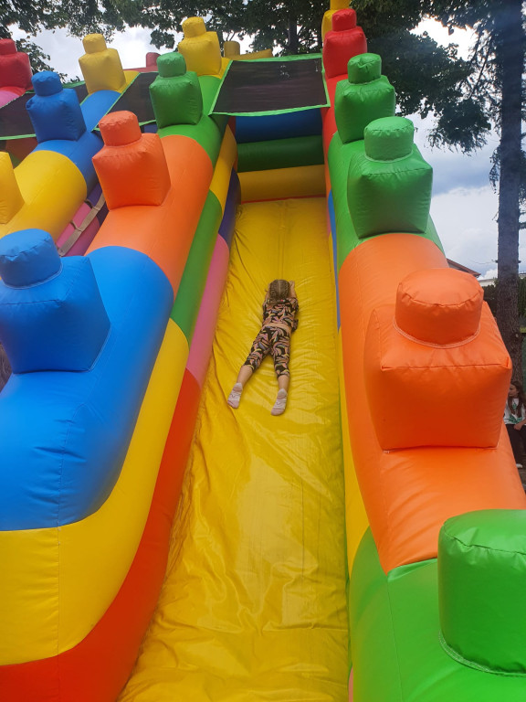 Radosny piknik rodzinny w przedszkolu Bajkowa Kraina [wideo, zdjęcia]