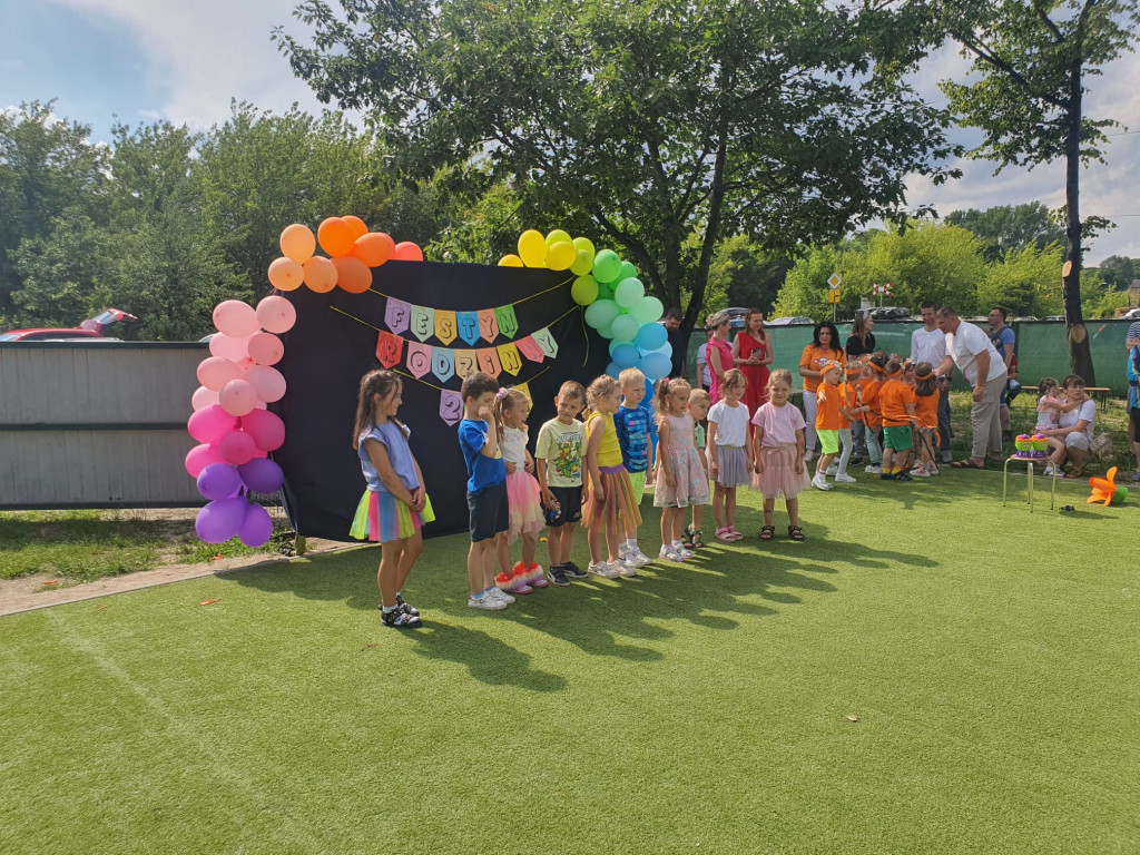 Radosny piknik rodzinny w przedszkolu Bajkowa Kraina [wideo, zdjęcia]