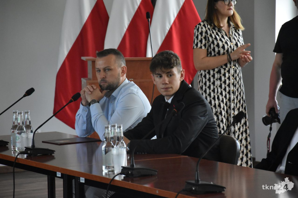 Najzdolniejsi uczniowie w powiecie koneckim otrzymali stypendia [wideo, zdjęcia]