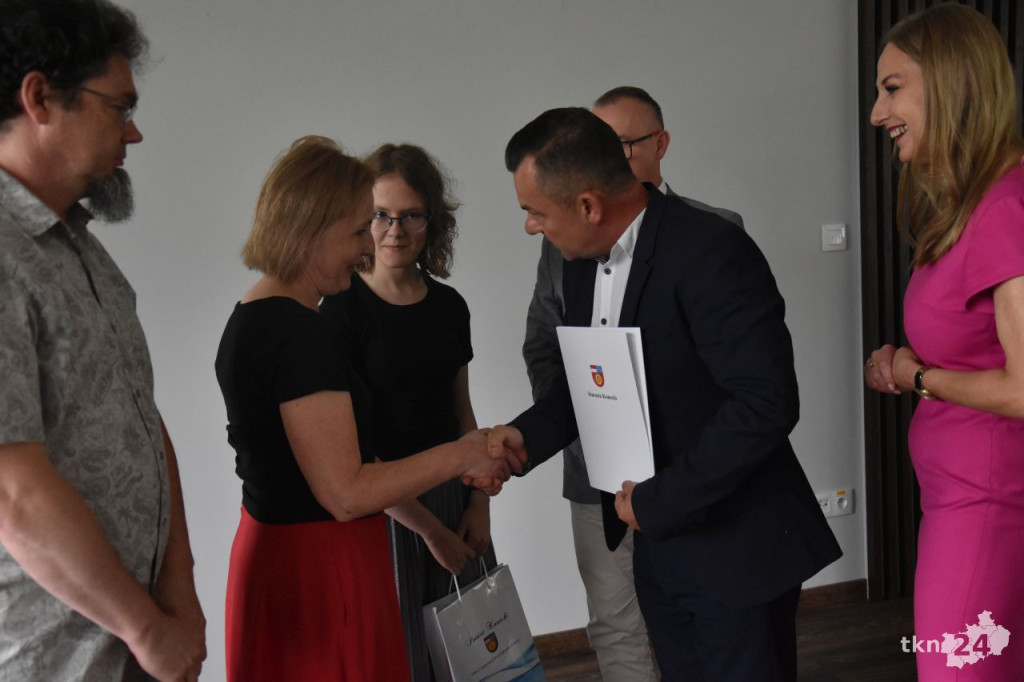 Najzdolniejsi uczniowie w powiecie koneckim otrzymali stypendia [wideo, zdjęcia]