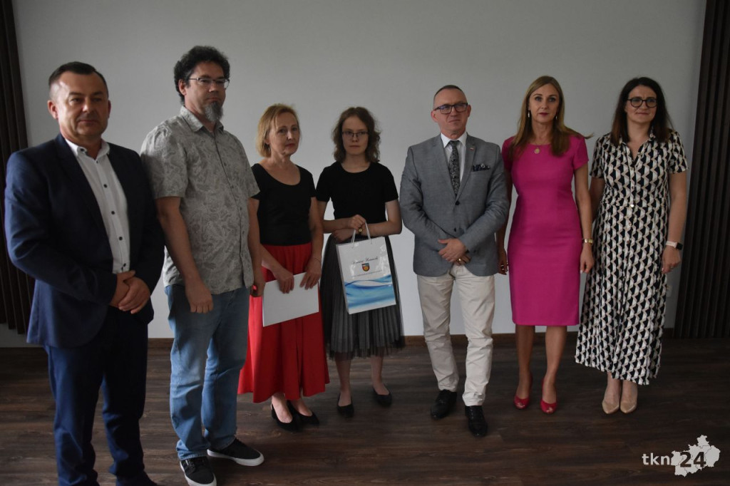 Najzdolniejsi uczniowie w powiecie koneckim otrzymali stypendia [wideo, zdjęcia]