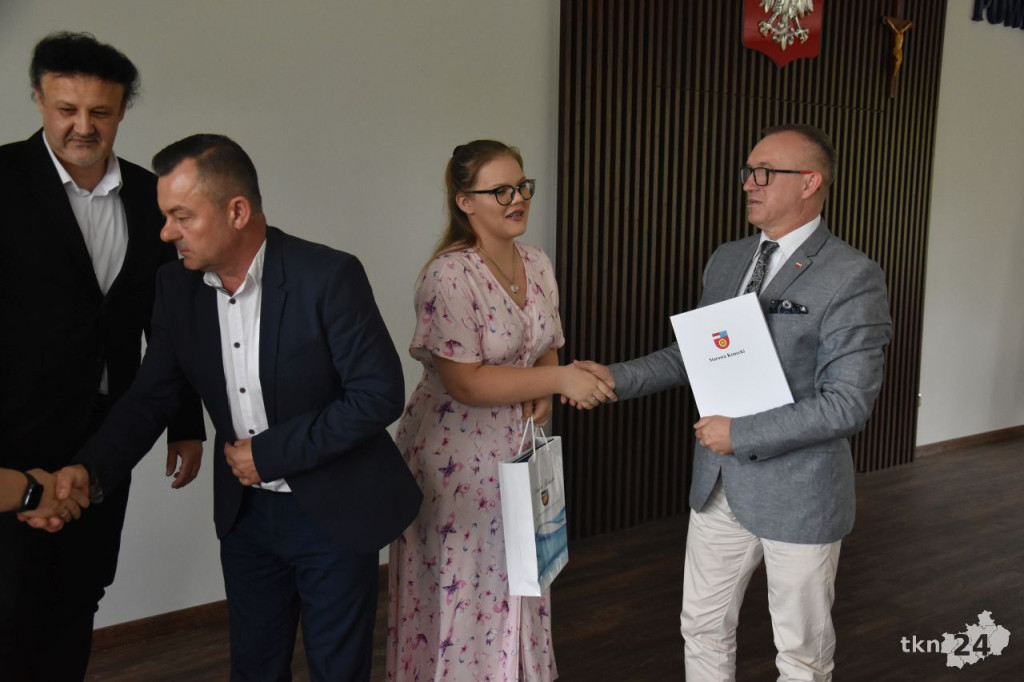 Najzdolniejsi uczniowie w powiecie koneckim otrzymali stypendia [wideo, zdjęcia]
