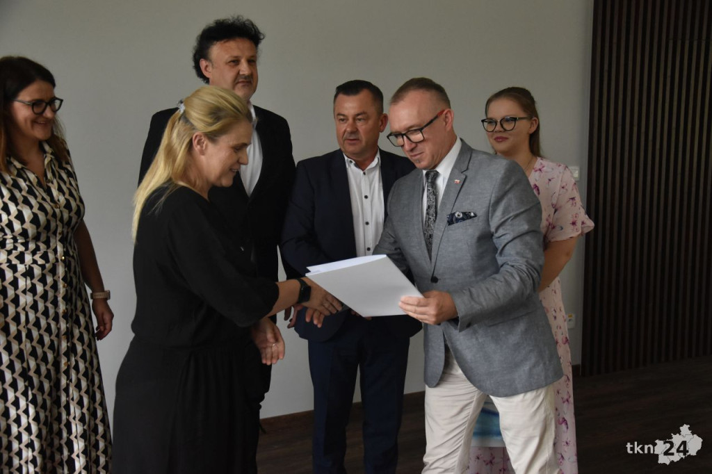 Najzdolniejsi uczniowie w powiecie koneckim otrzymali stypendia [wideo, zdjęcia]