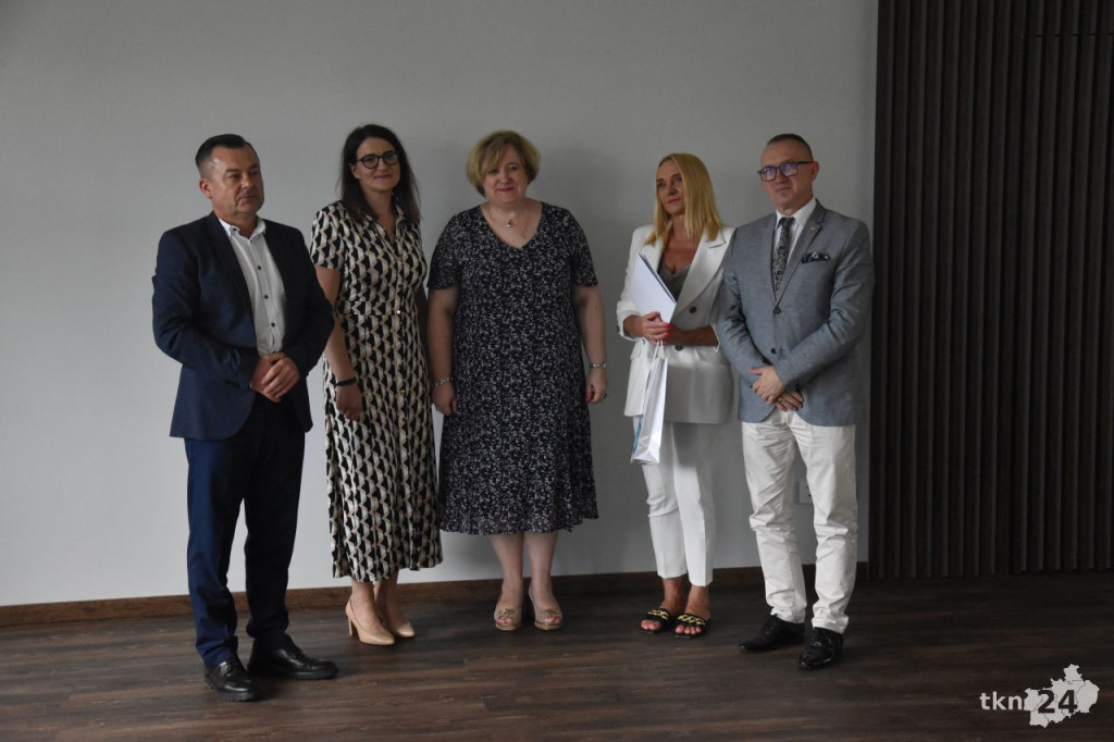 Najzdolniejsi uczniowie w powiecie koneckim otrzymali stypendia [wideo, zdjęcia]