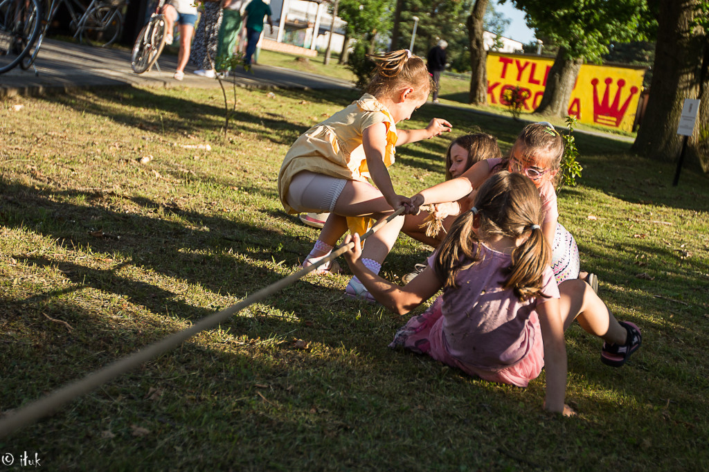 Uroczyste otwarcie Tarasu `Kawiarenki pod Grzejnikiem w rytmach ukulele [zdjęcia]