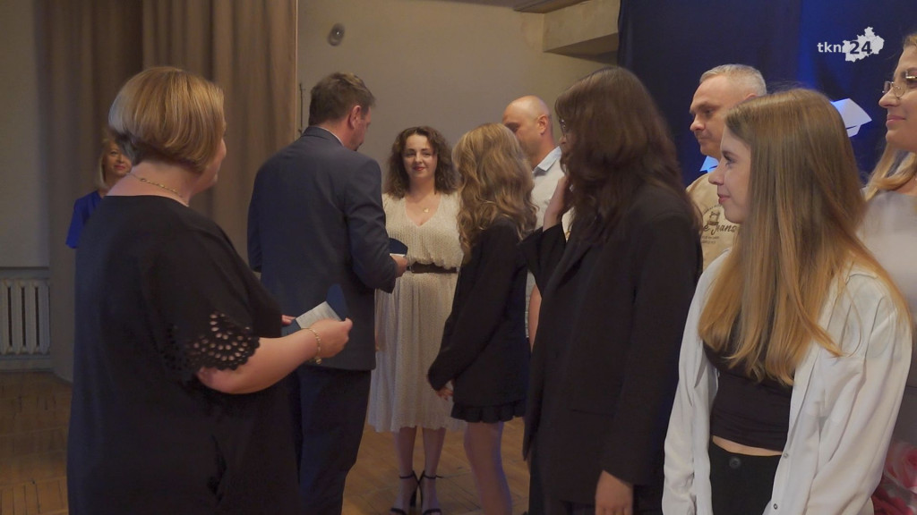 Jedynka pożegnała ósmoklasistów. To była piękna uroczystość [wideo, zdjęcia]