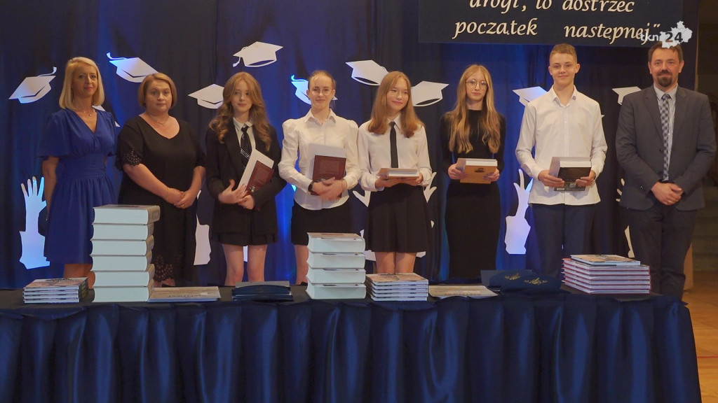 Jedynka pożegnała ósmoklasistów. To była piękna uroczystość [wideo, zdjęcia]