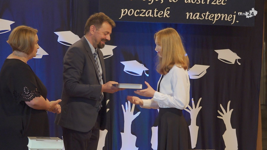 Jedynka pożegnała ósmoklasistów. To była piękna uroczystość [wideo, zdjęcia]
