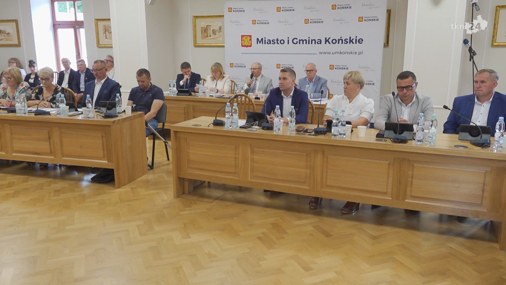 Sesja w Końskich. Obratański odznaczony i z absolutorium [wideo]
