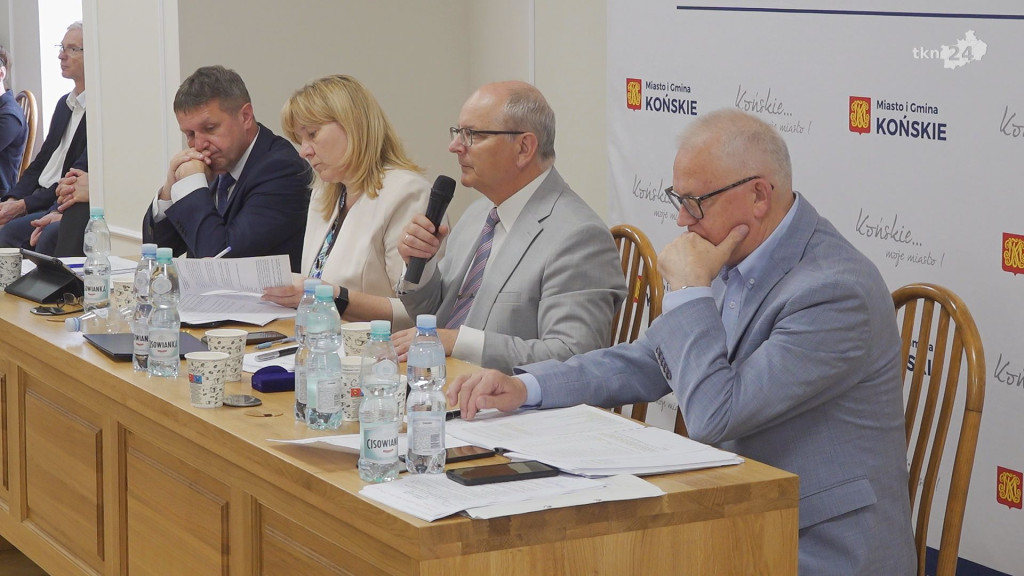 Sesja w Końskich. Obratański odznaczony i z absolutorium [wideo]