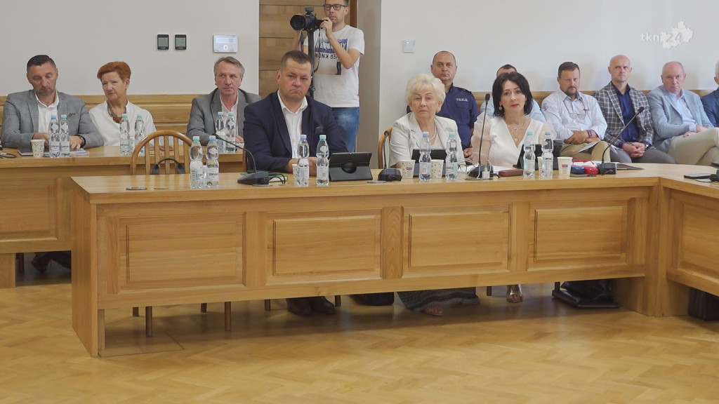 Sesja w Końskich. Obratański odznaczony i z absolutorium [wideo]