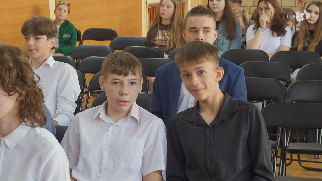 Jedynka pożegnała ósmoklasistów. To była piękna uroczystość [wideo, zdjęcia]