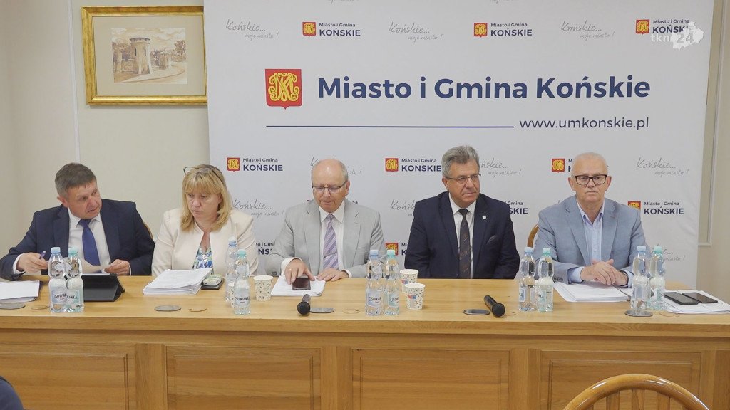 Sesja w Końskich. Obratański odznaczony i z absolutorium [wideo]