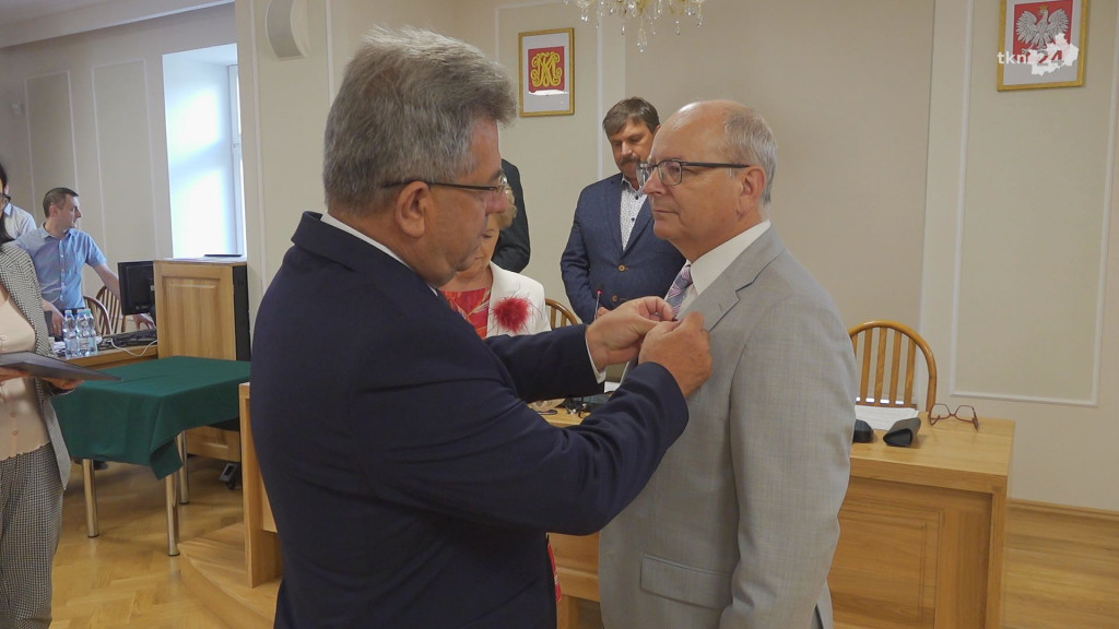 Sesja w Końskich. Obratański odznaczony i z absolutorium [wideo]