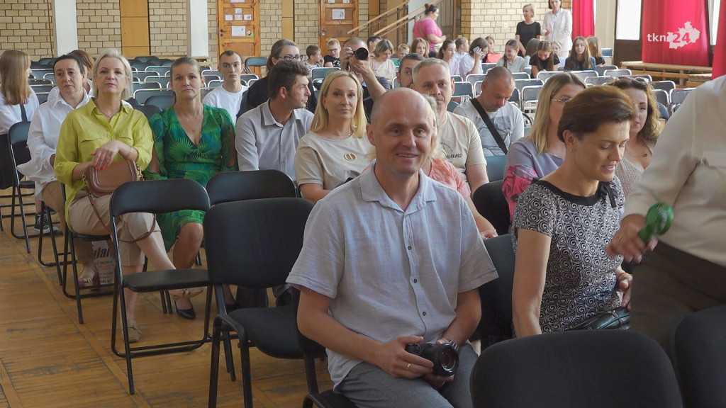 Jedynka pożegnała ósmoklasistów. To była piękna uroczystość [wideo, zdjęcia]