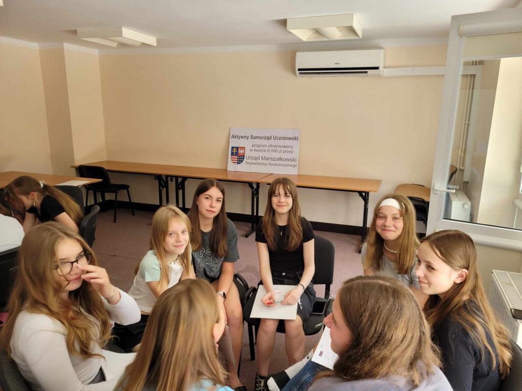 Uczniowie z ZPO w Dziebałtowie edukowali się o działaniach samorządu uczniowskiego [zdjęcia]