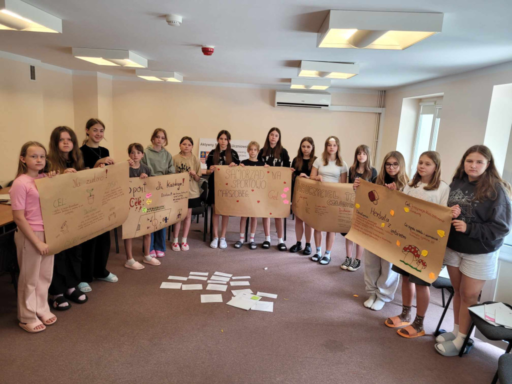 Uczniowie z ZPO w Dziebałtowie edukowali się o działaniach samorządu uczniowskiego [zdjęcia]