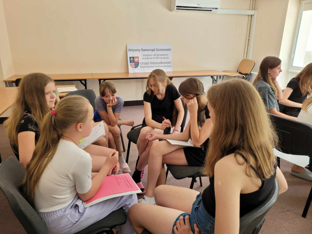 Uczniowie z ZPO w Dziebałtowie edukowali się o działaniach samorządu uczniowskiego [zdjęcia]